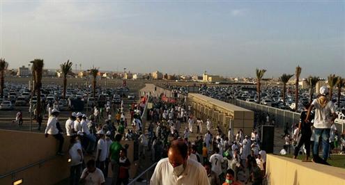 صورة.. جماهير نهائي الكأس تتسلق أسوار «الجوهرة»